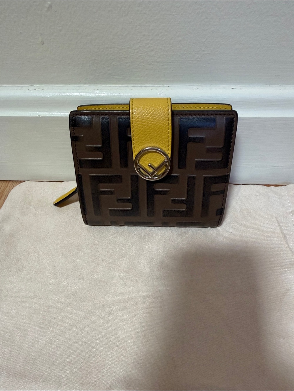 Fendi Zucca bifold FF logo unisex wallet. - Picture 2 of 16
